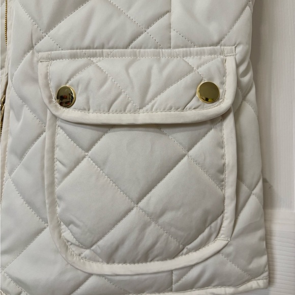 St. John's Bay Winter White Quilted Vest - Picture 3 of 4
